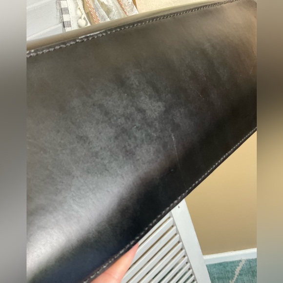 ♠️KATE SPADE Black Tote with Sleek Design & Bow Hang Charm - Picture 3 of 12